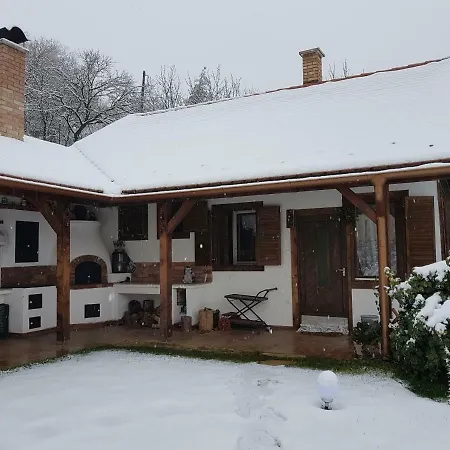Panorama Kert بيت للعطل Solymár