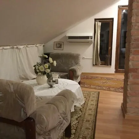 Panorama Kert بيت للعطل